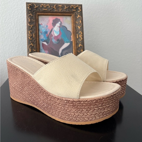 Women's Cream Wedge Sandals - Picture 1 of 3